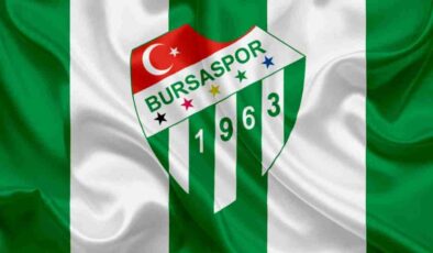 Bursaspor Taraftarları İstiklal Marşı ile Maçı Durdurdu: Vatan Sevgisi Salona Doldu