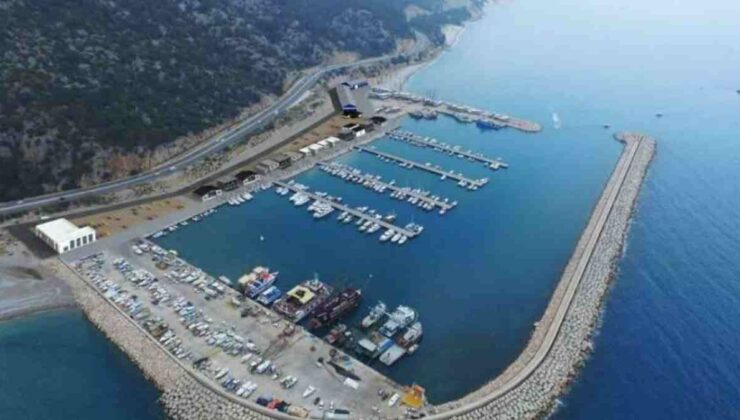 Antalya Balıkçı Barınağı’nda İşgalci Tekne Sorunu! Balıkçılar Kışlama Yapamayacak