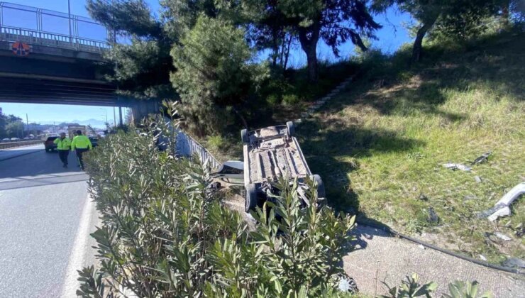 Antalya’da Ters Dönen Otomobilde Meydana Gelen Trafik Kazasında 2 Kişi Yaralandı