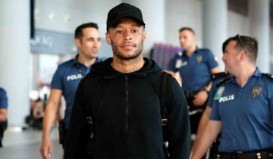 Alex Oxlade-Chamberlain İstanbul’a Geldi