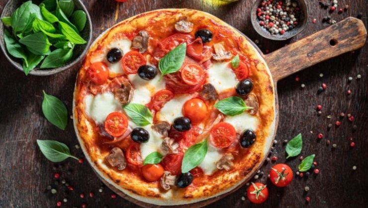 Ev Yapımı Pizza: İtalya’nın Lezzetini Evinize Getirin