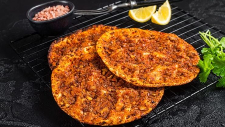 Lahmacun: Türk Mutfağının Vazgeçilmezi