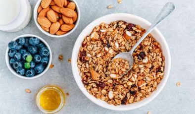 Müsli ve Granola: Kahvaltıda Sağlıklı Seçenekler